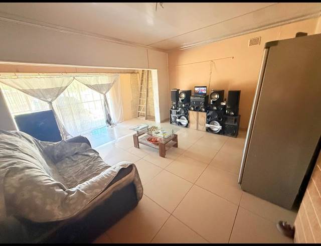 3 BEDROOM HOUSE FOR SALE IN VANDERBIJLPARK CE 2